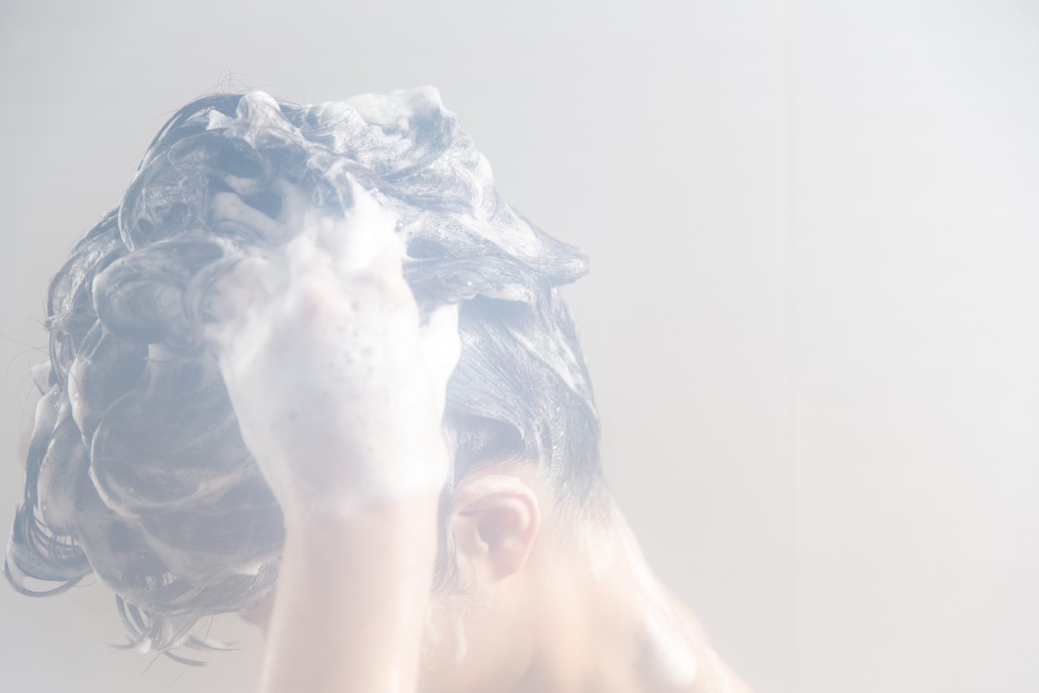 鉄壁ヘアの裏には大きな代償も…