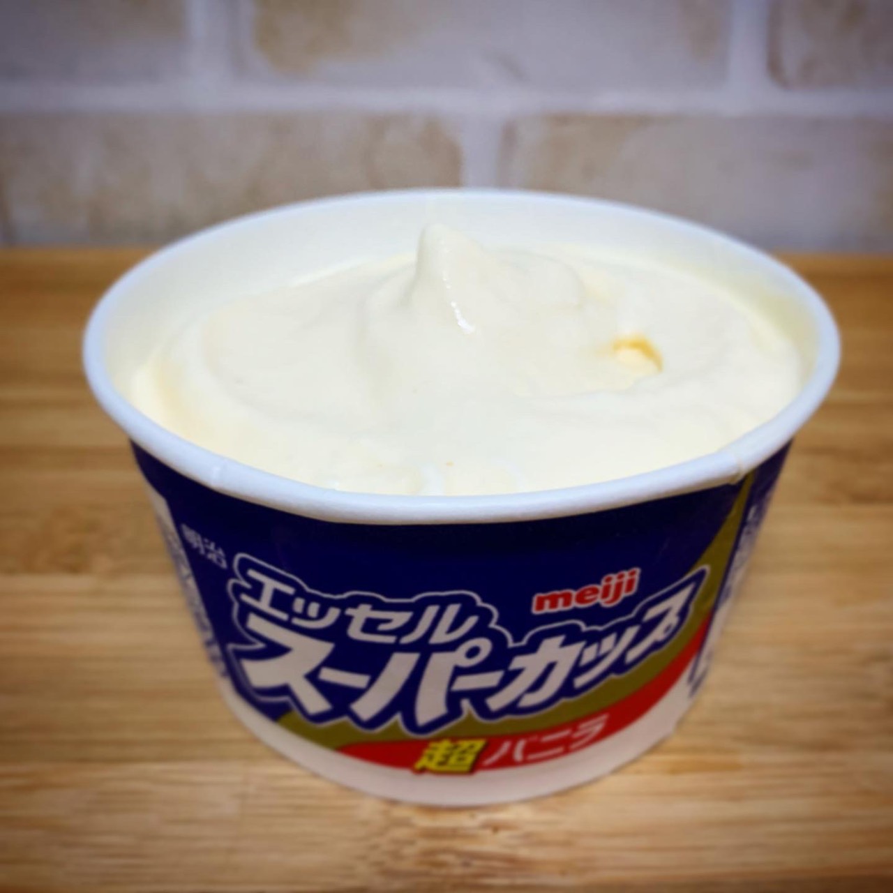 「エッセル スーパーカップ 超バニラ」