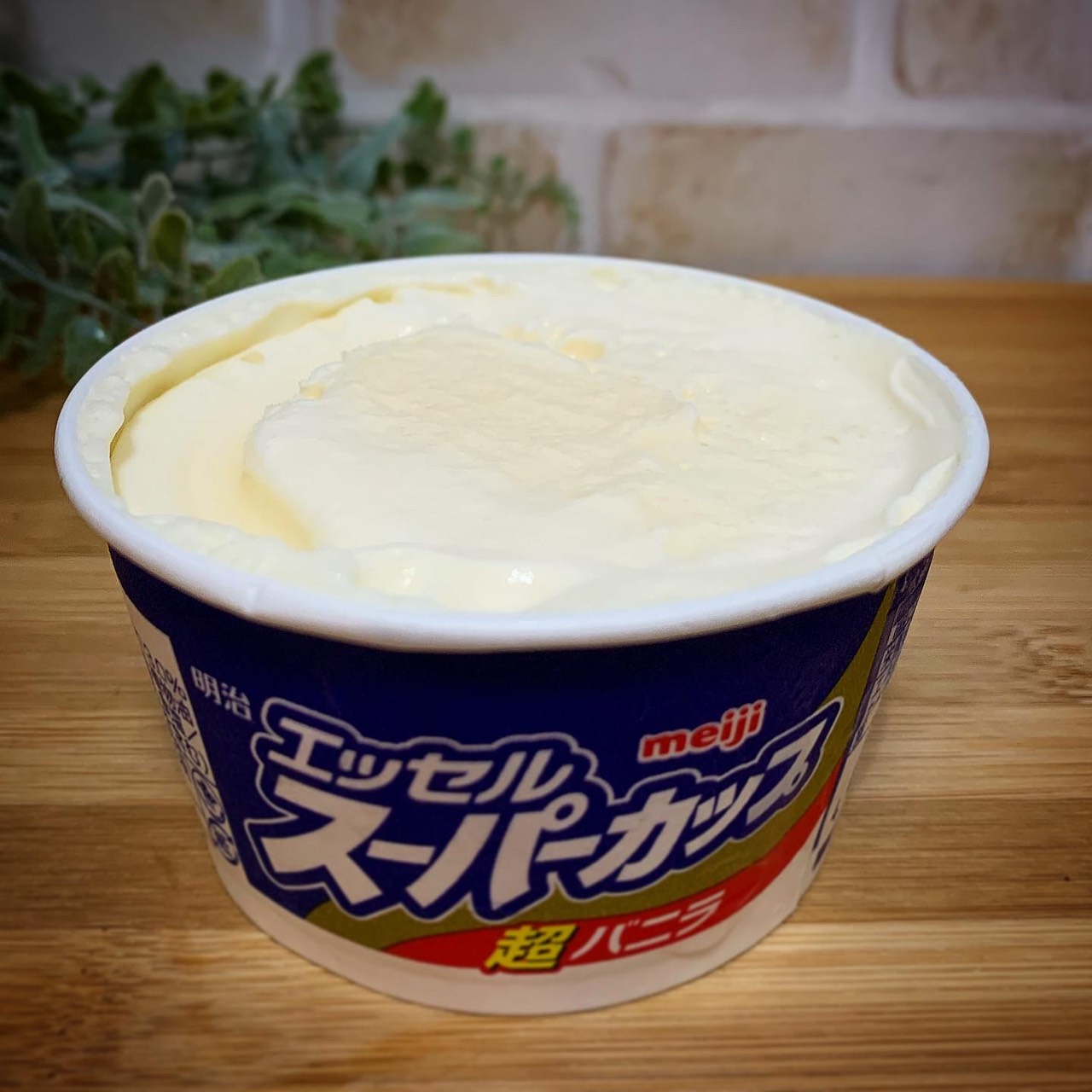 「エッセル スーパーカップ 超バニラ」