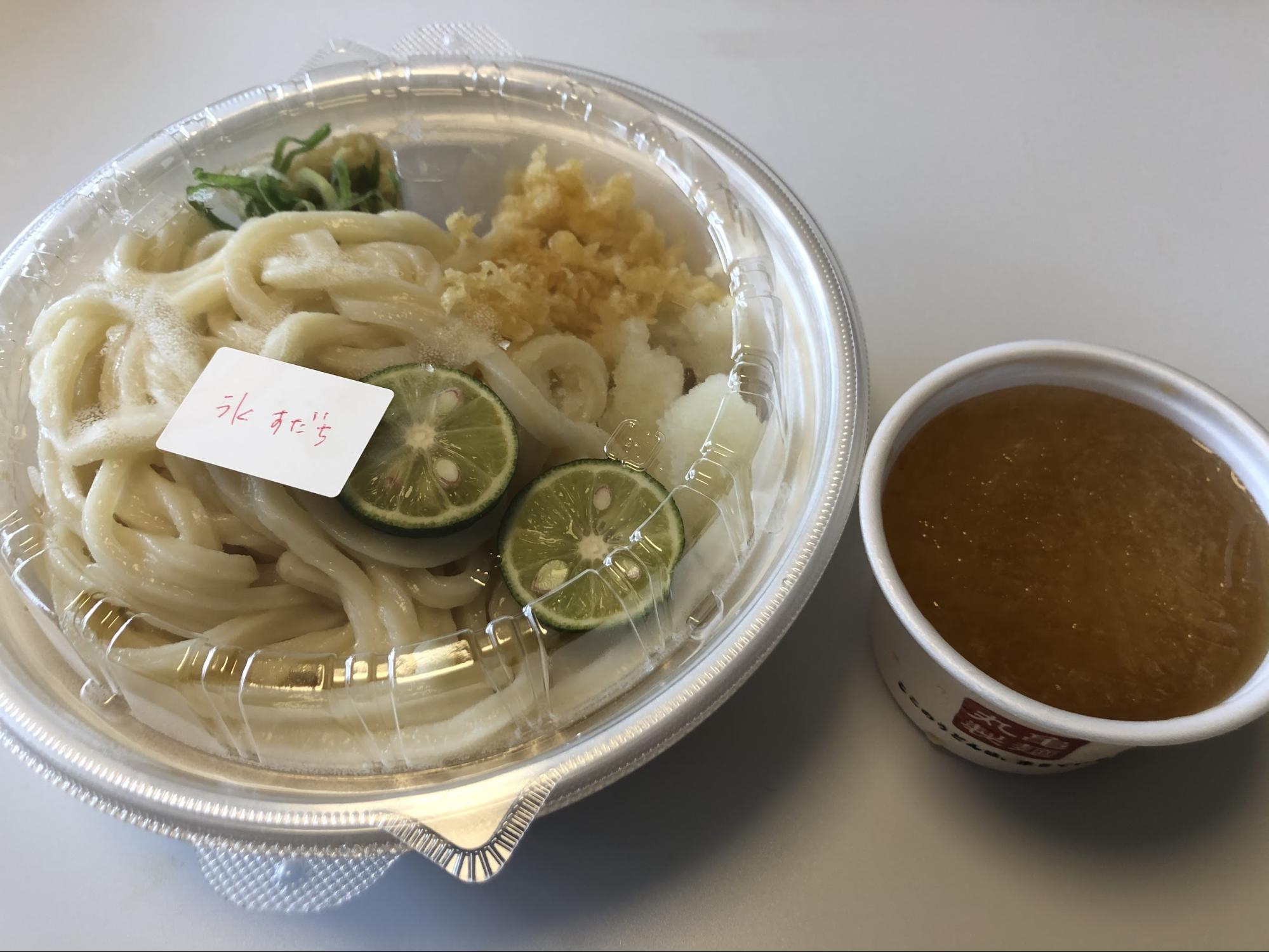 すだちおろし氷冷かけうどん　並：417円（税抜）大：519円（税抜）