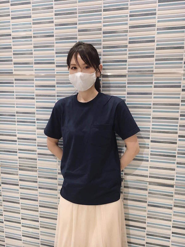 白・黒・紺の３色展開です