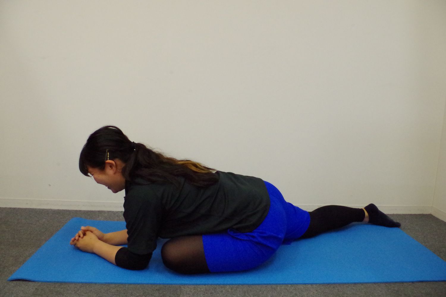 ③おしり、ももの外側のストレッチ_1