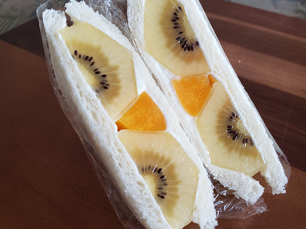 フルーツサンド