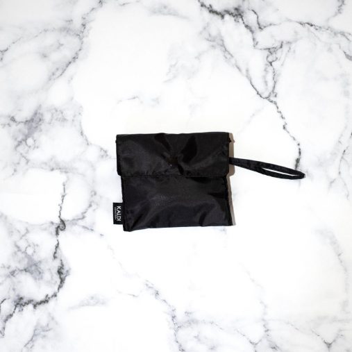 たたむとかなりコンパクトに