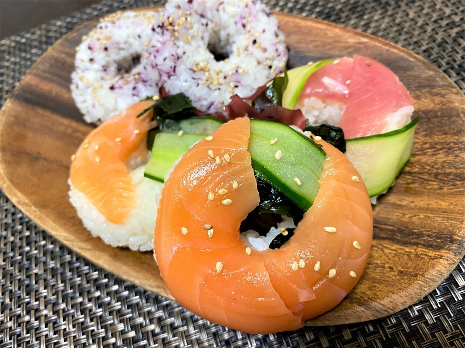 「ドーナツおにぎり型」がめちゃ便利、押し寿司が簡単に作れちゃった