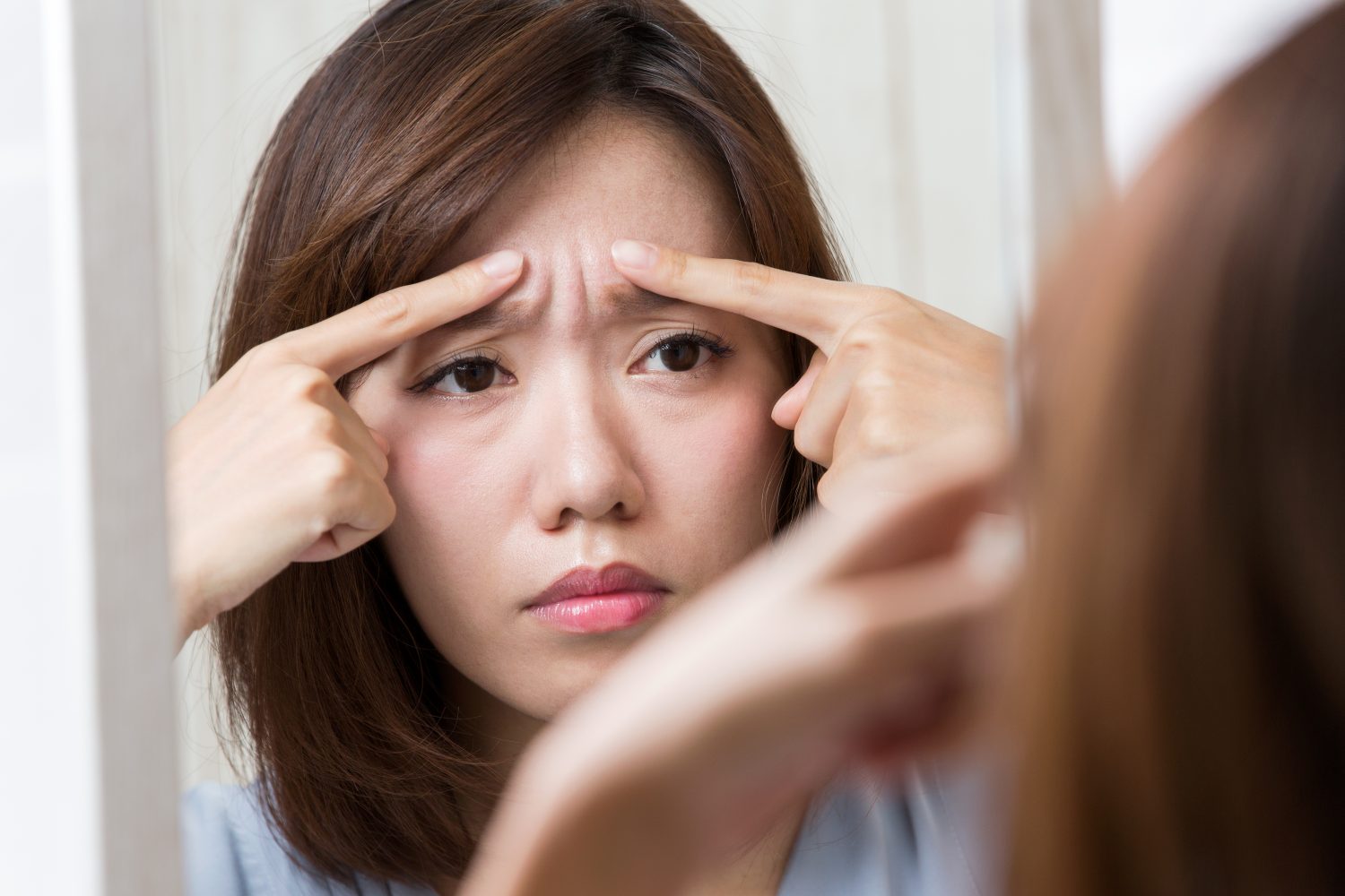 パソコンの横に鏡を置いてギョッ