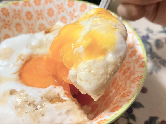 メレンゲのふわふわ食感と卵黄の濃厚さがマッチ