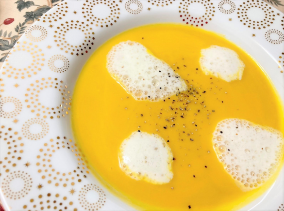 アレンジ2：かぼちゃの冷製スープにトッピング