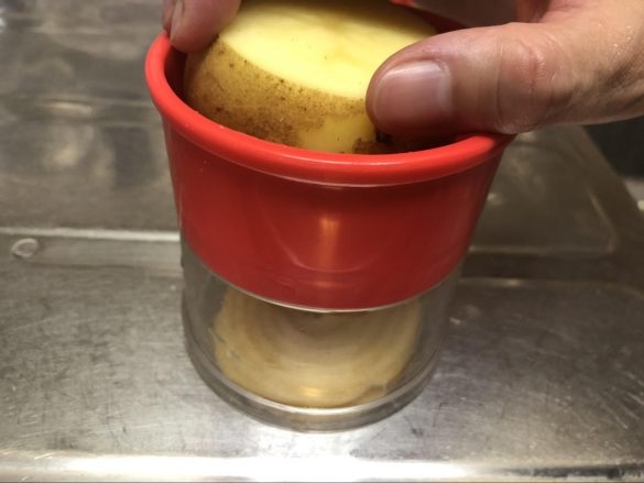 直接野菜を持ったほうがカットしやすかった