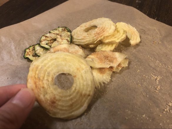 コンソメをスライサーで粉砕してかけました