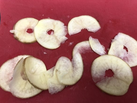 筆者が不器用なのか？ストレートカッターだと無惨な有様に…