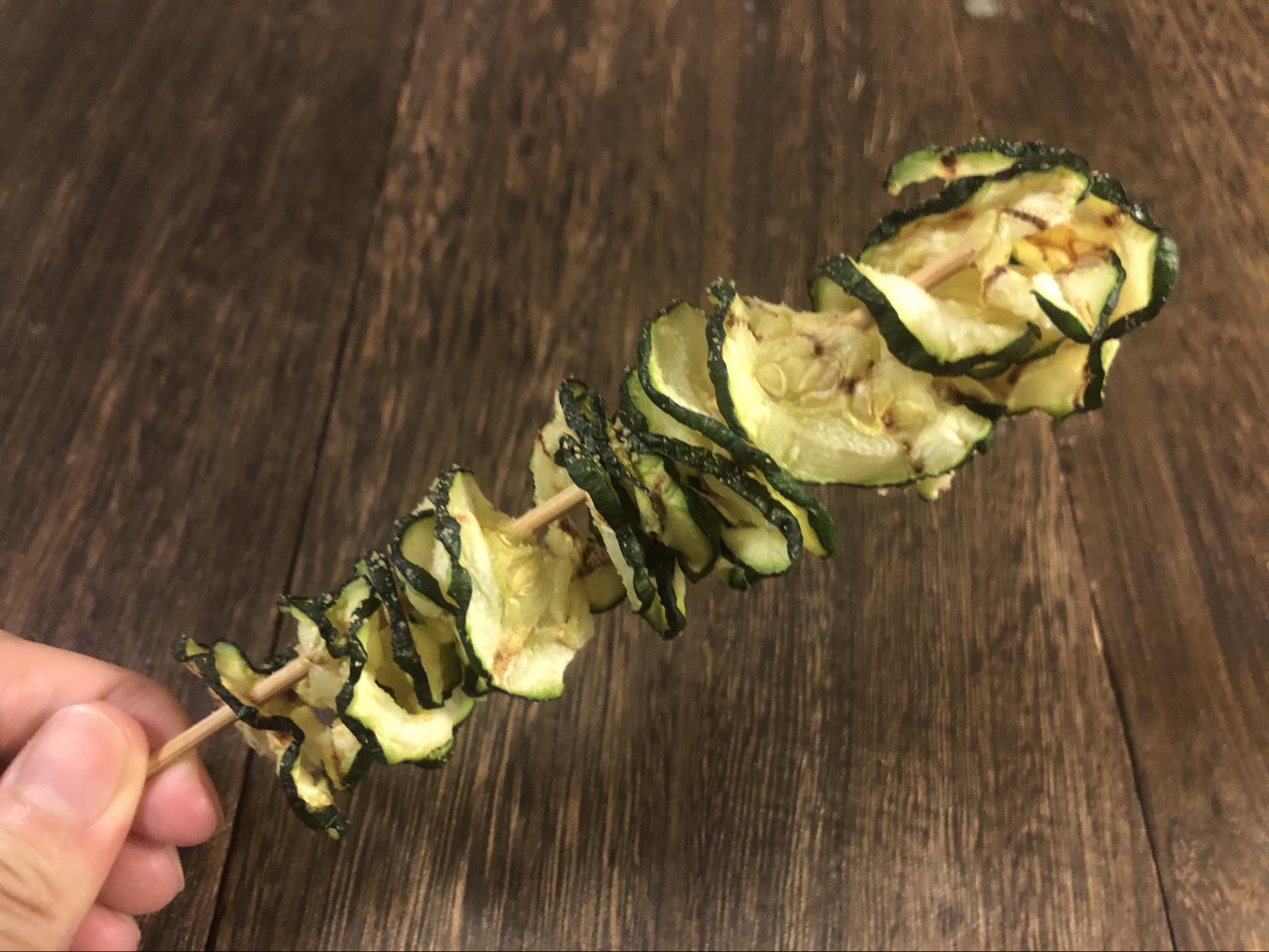 「ぐるぐるポテト」のズッキーニを電子レンジ加熱