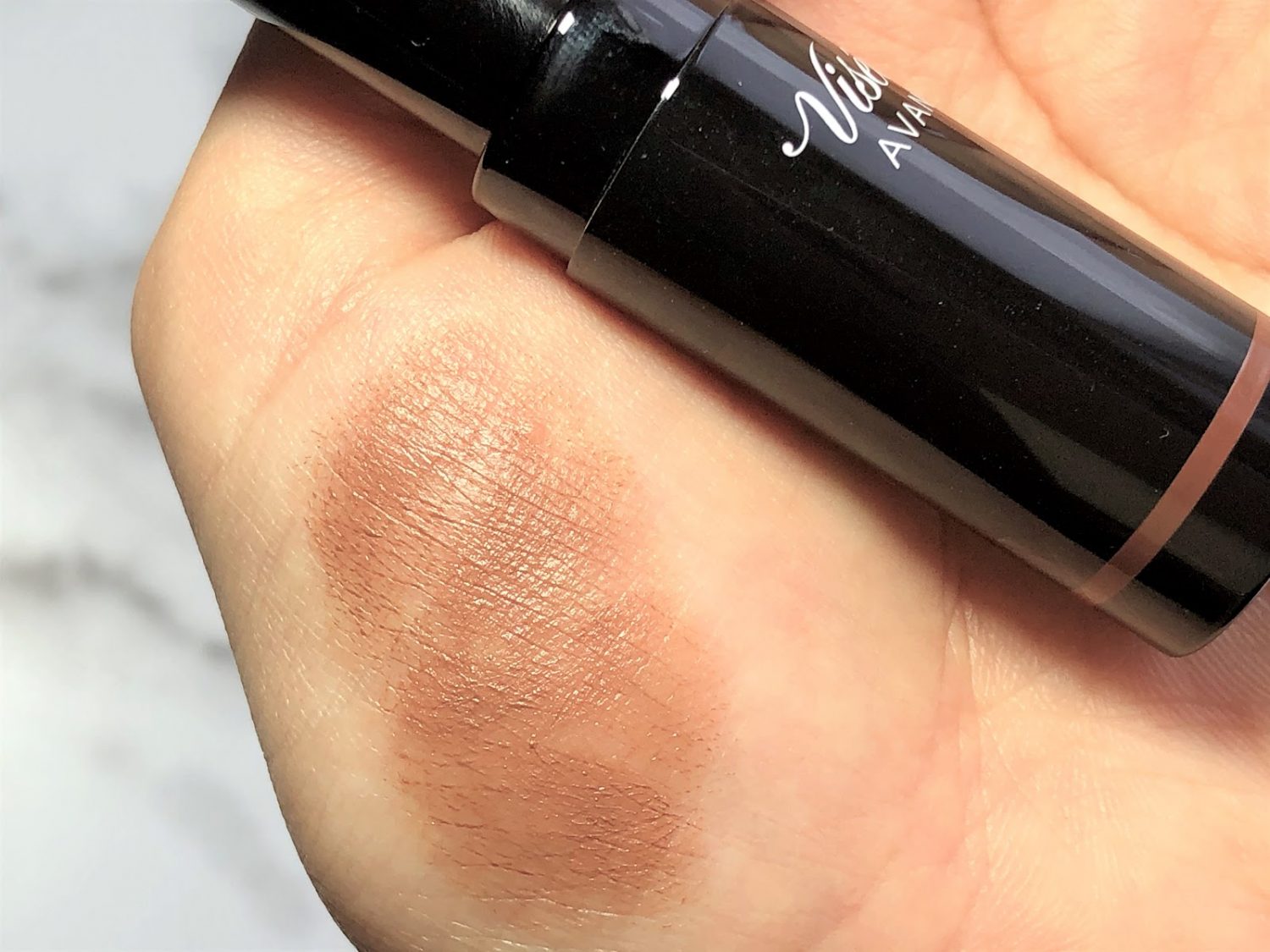 010はナチュラルなシェーディングができるカカオブラウンカラー