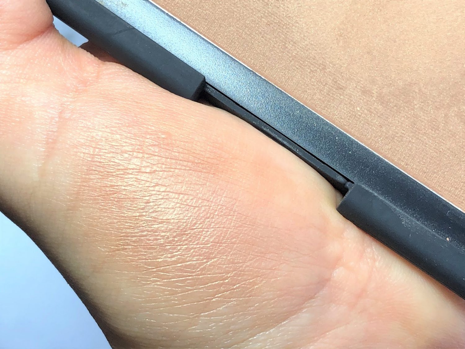 肌にぴったりと密着してくれる粒子の細かさがポイント