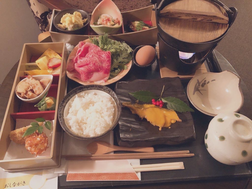 お祝いディナーではない別日の食事でも、この豪華さ！