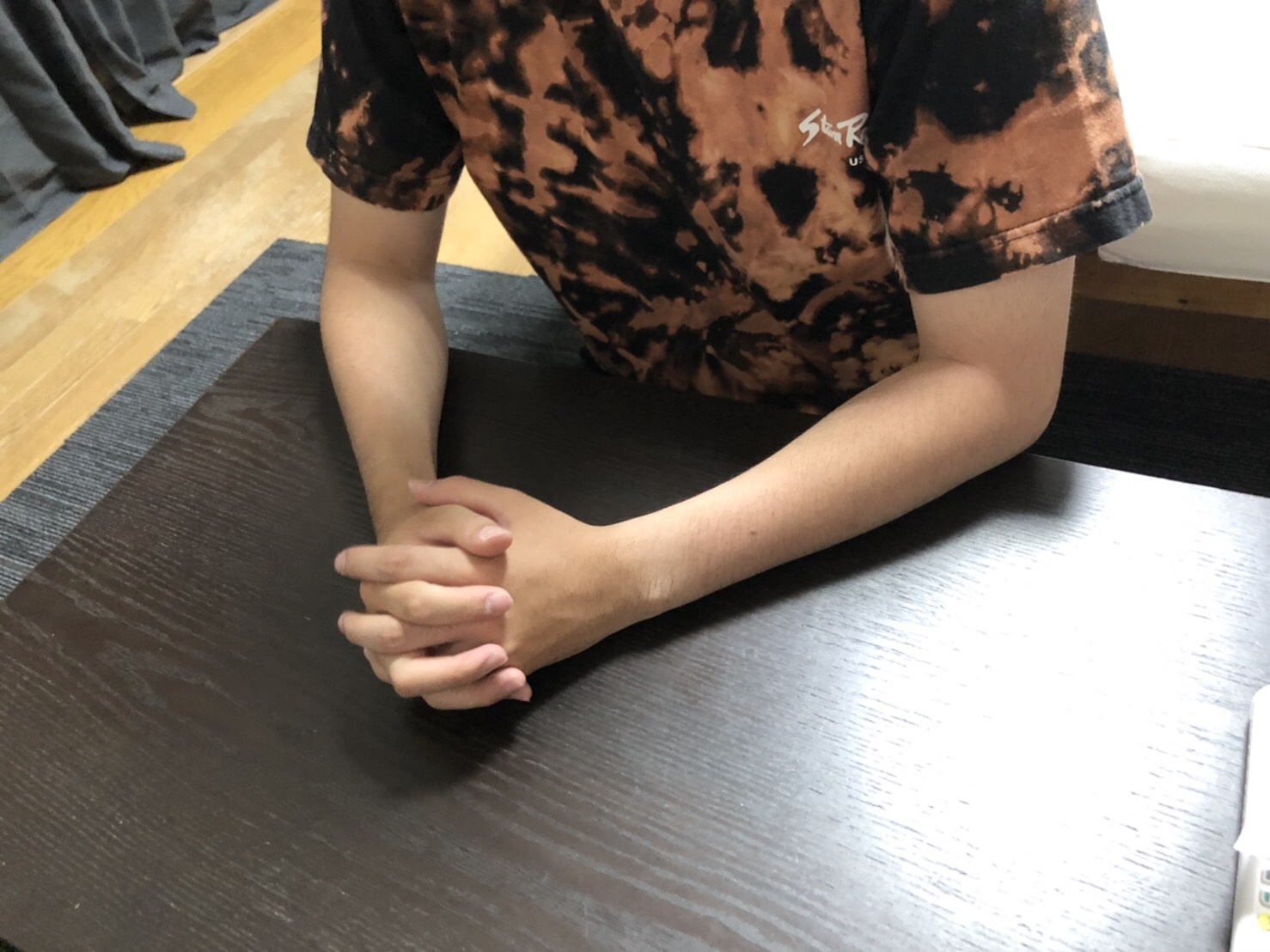 潰瘍性大腸炎の現役患者である西原さん（仮名・25歳）