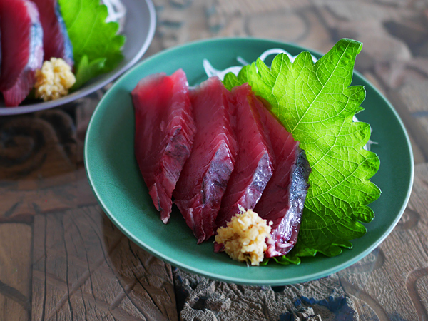 健康的な秋の旬食材　戻り鰹（カツオ）