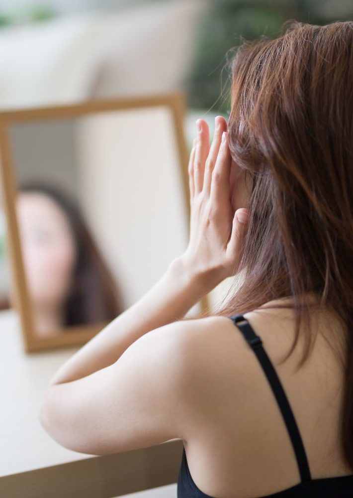 鏡コンプレックス女性
