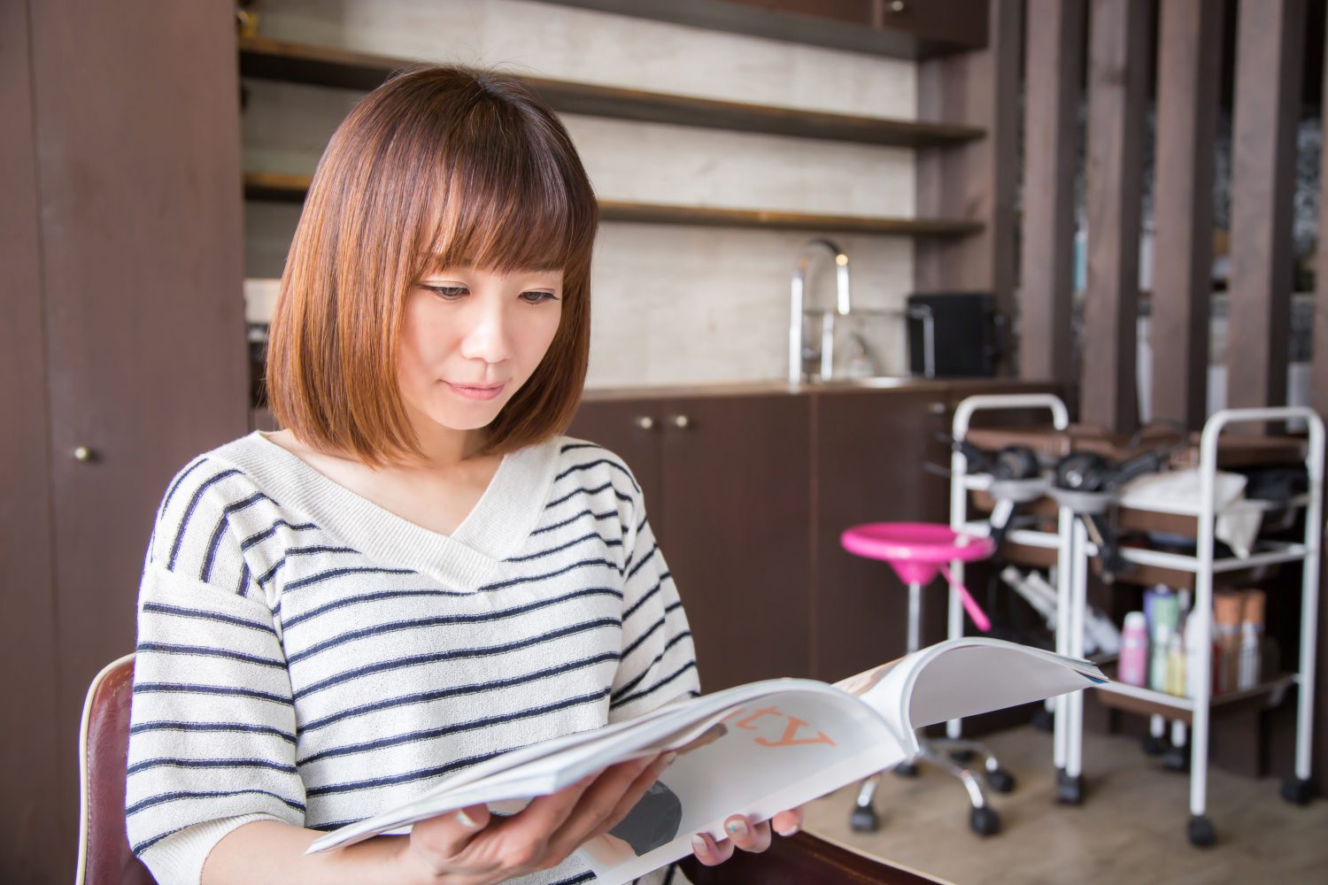 美容院で興味のない雑誌を渡されてモヤッ