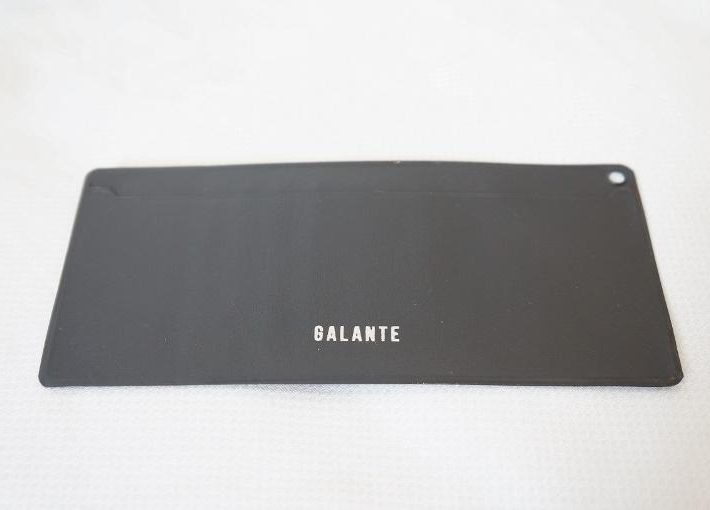 ブラックでシックな外見