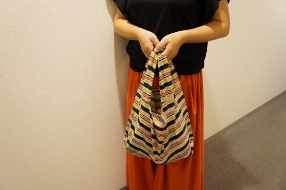 28セレクト「コンパクトエコバッグ」34×34×8cm（持ち手含まず、以下同じ）／350円（税込・楽天市場より、以下同じ）×16×18cm／398円