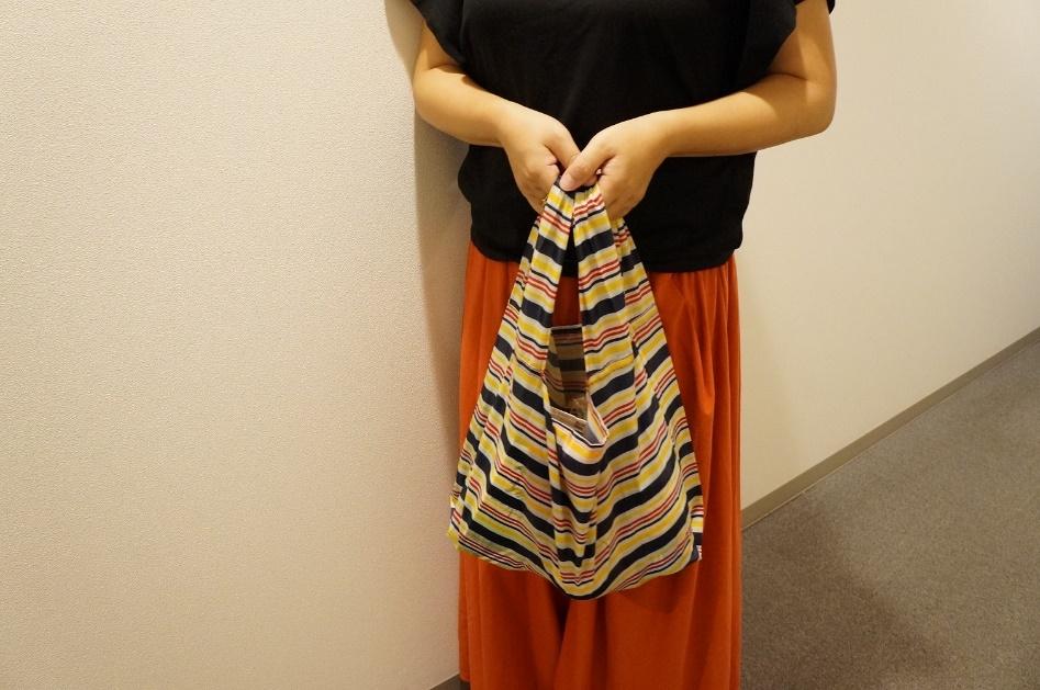 28セレクト「コンパクトエコバッグ」34×34×8cm（持ち手含まず、以下同じ）／350円（税込・楽天市場より、以下同じ）×16×18cm／398円