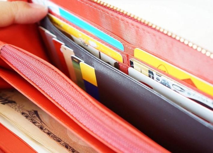 財布に入れたままカードを取り出すことはできない