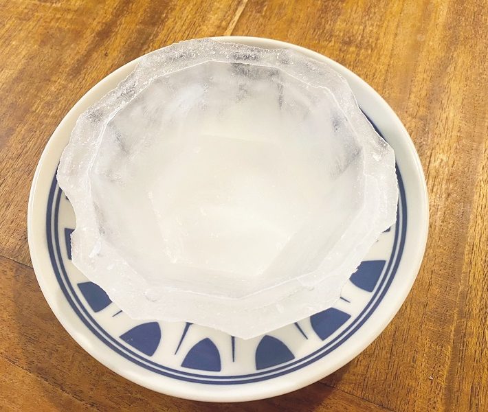 見るからに涼やかな氷のうつわの完成
