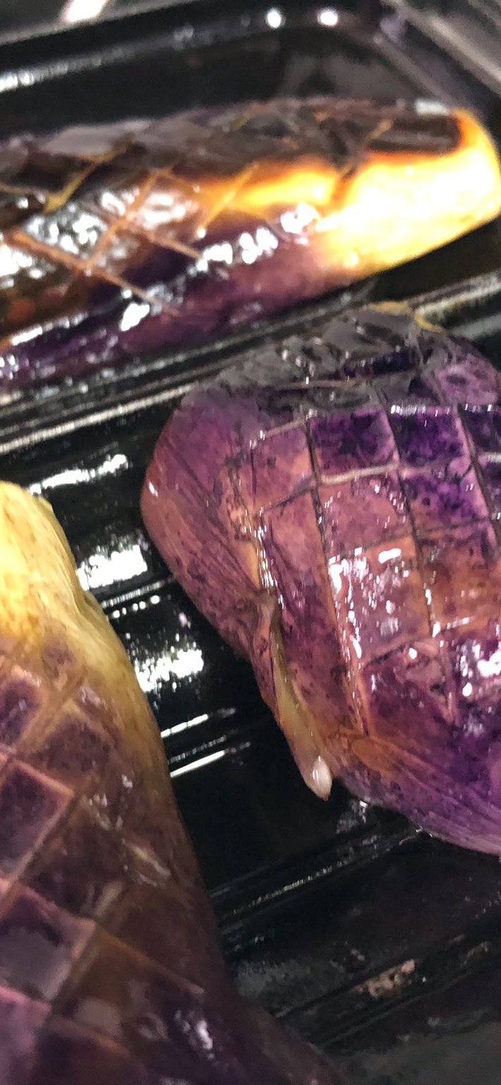 ナスをホットサンドメーカーで焼くというユニークな調理法も