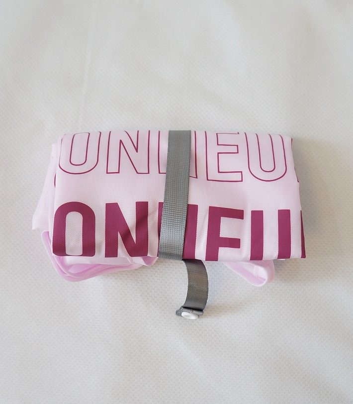 折りたたんで、このように留められる