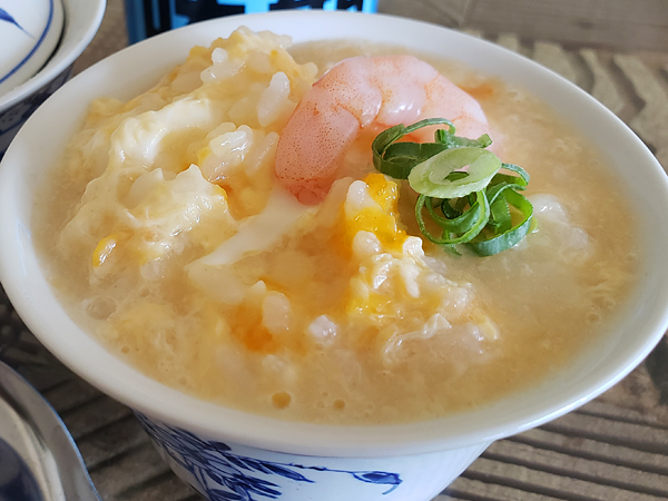 冷凍ごはんと卵で作る「海鮮粥」がプロ級の味