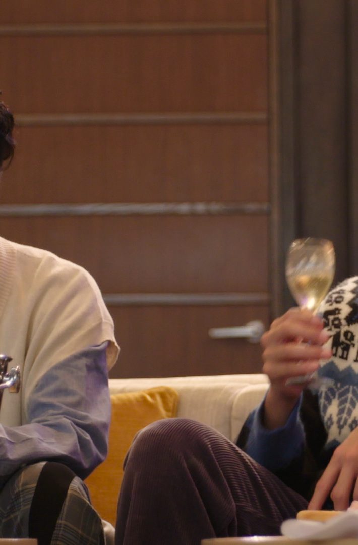 部屋でこっそり泣く男性の姿も…