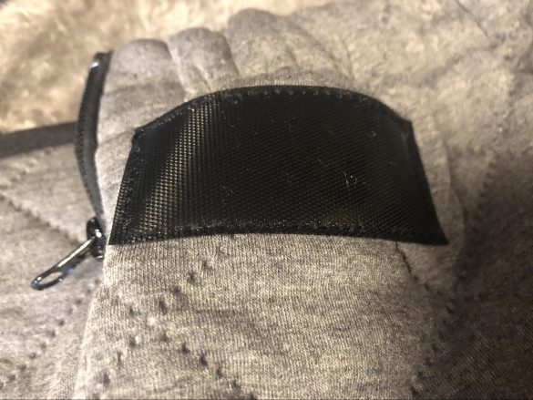 服が絡まらない素材