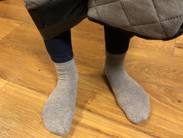 裾を上げると歩きやすくなる