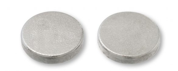 マグネットタイプの土台「ネオジムマグネット 平丸　ニッケル」　253円(税込)/ ４個（マグネットチャーム2ペア分作成できます）