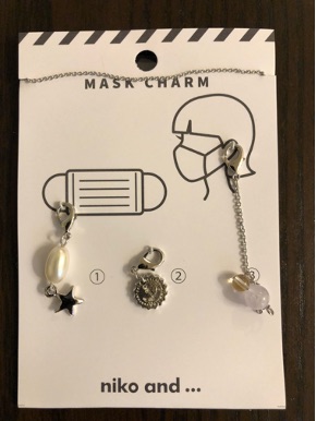 〈niko and...〉の「マスクチャーム&ブレスレットチェーン」通常価格：1,100円(税込)