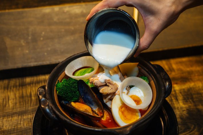 ヨーグルとトマトの鍋、追いヨーグルト