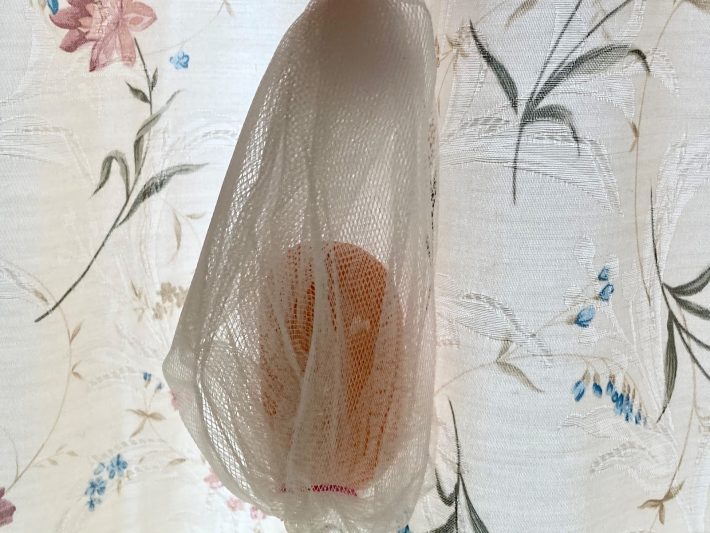 石鹸をネットの中に収納したまま、吊り干しができる