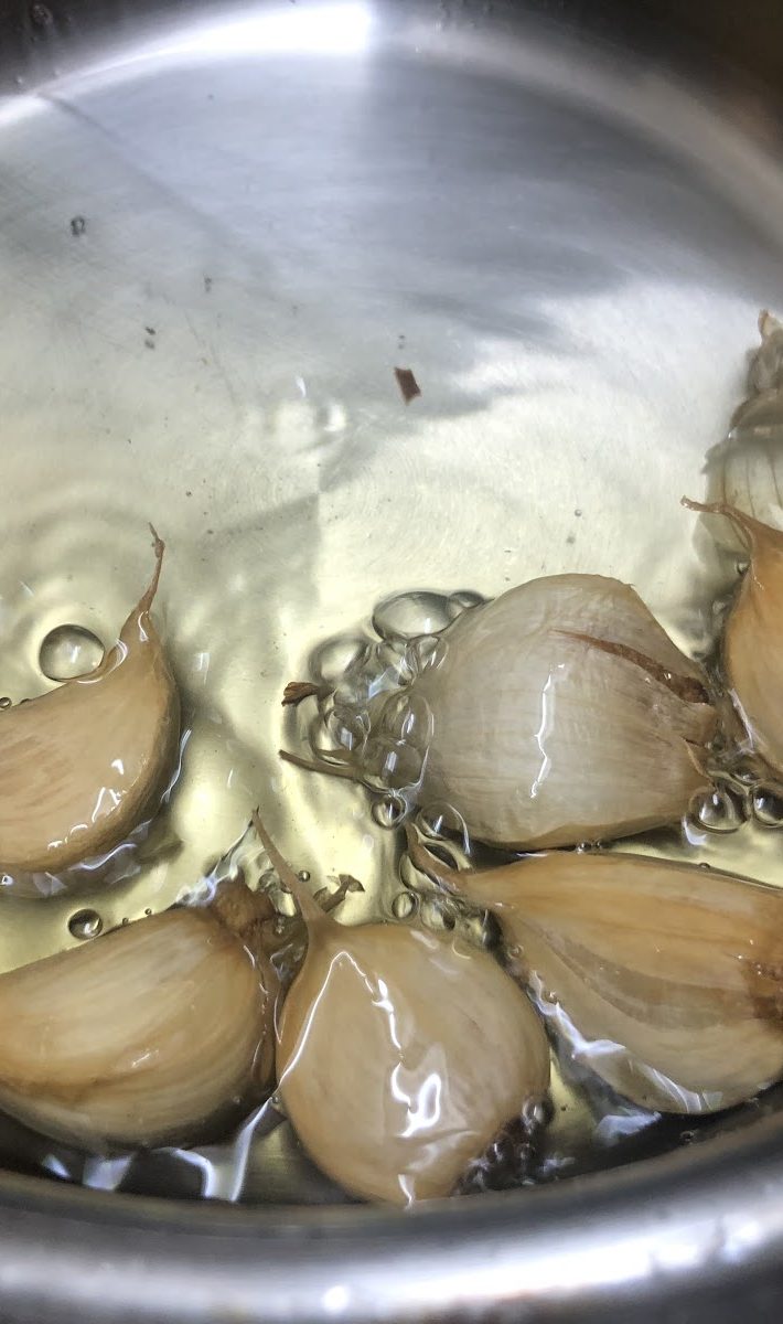 ちなみに、ニンニクをバラバラにして加熱してもOKです。