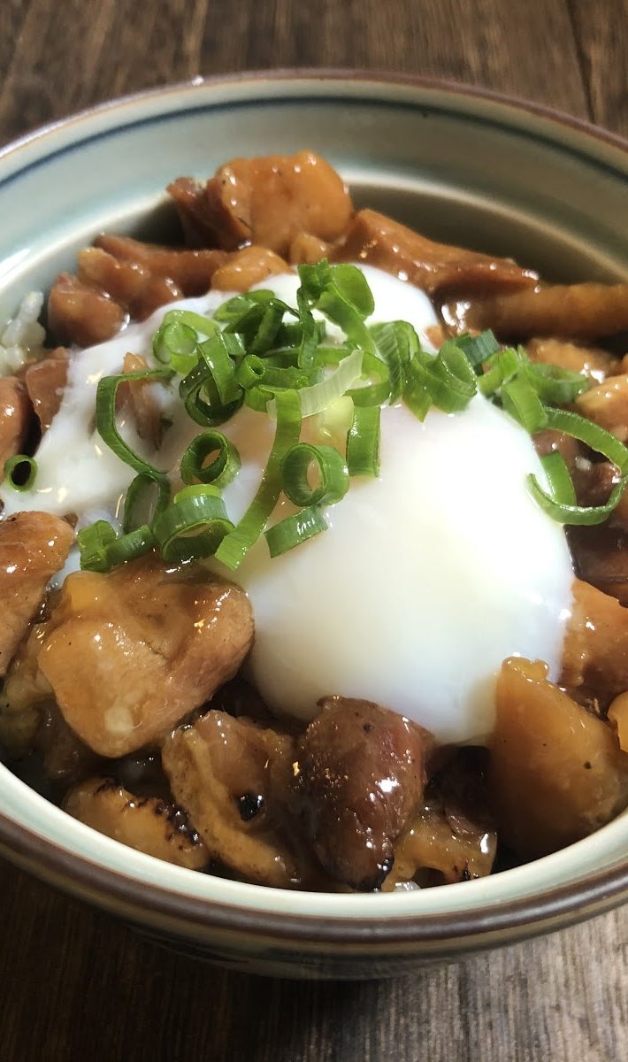 電子レンジで簡単！ニンニク香る焼き鳥丼