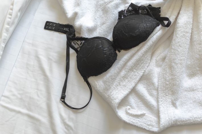 痛んだ生地や曲がったワイヤーは危険