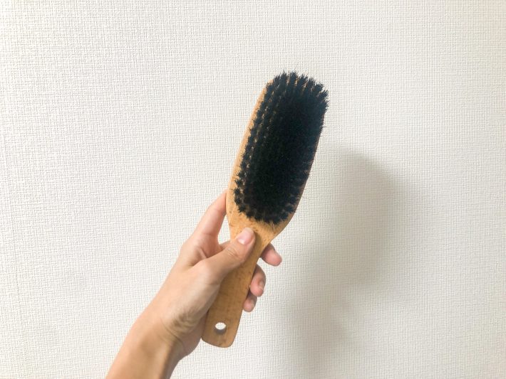 アウターのホコリ取りに最適！豚毛のしっかりブラシ