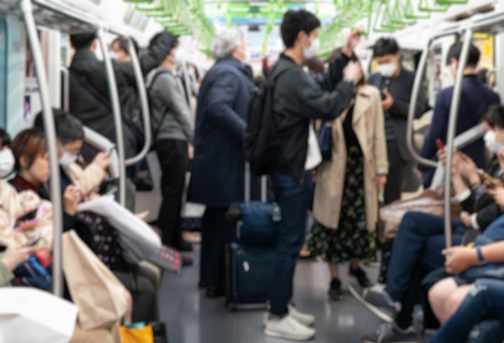 “妊婦さん”に間違われ、席を譲られた！