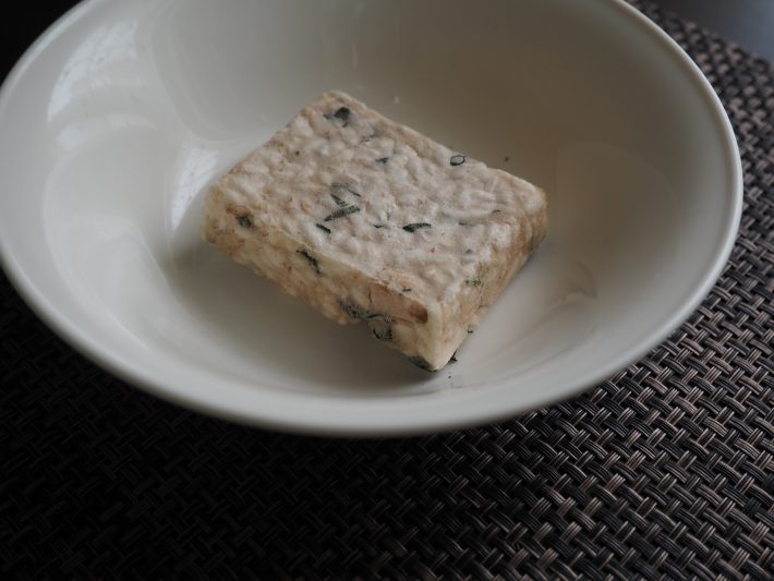 さっぱり風味「貝柱とわかめの梅雑炊」1