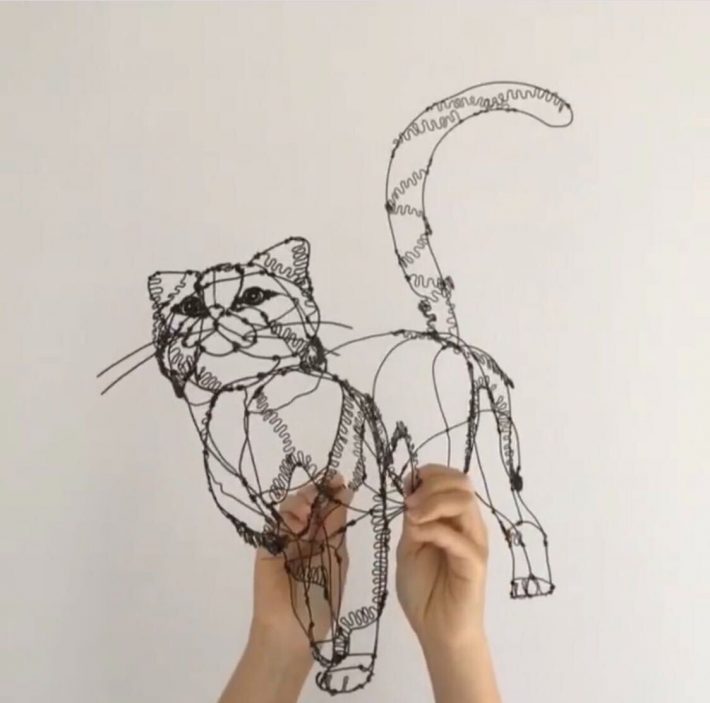 夫婦でワイヤーアートを制作