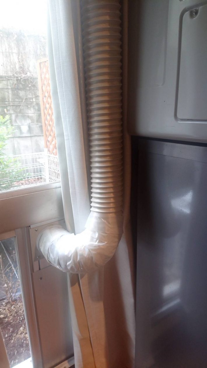 持ちマンションなので、引っ越しの際にガス管を通すために窓をぶち抜く工事を行いました。