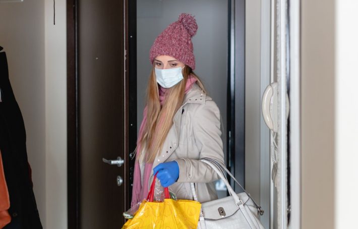 新型コロナ、マスク、買い物