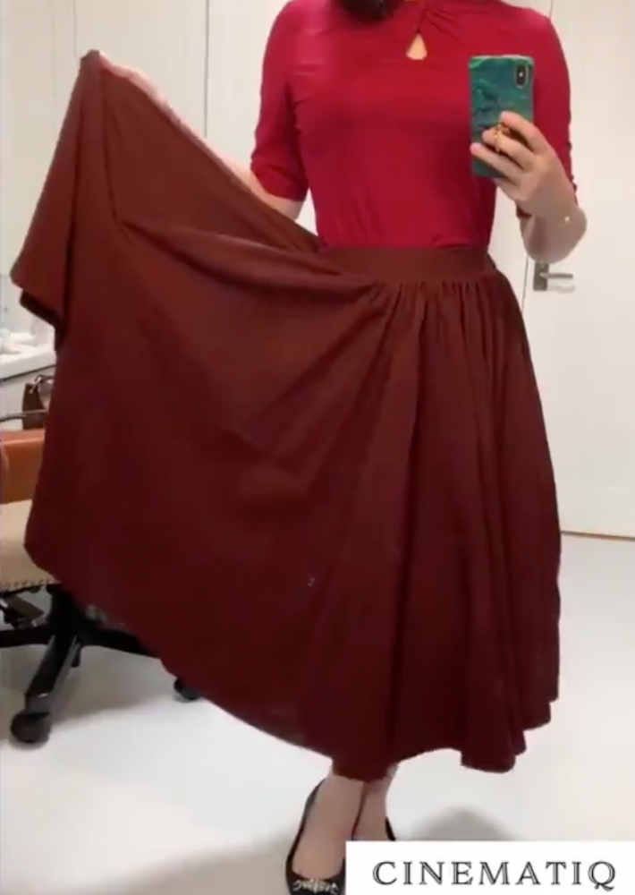 左右のポケットの中にペットボトルとお財布が入ってます