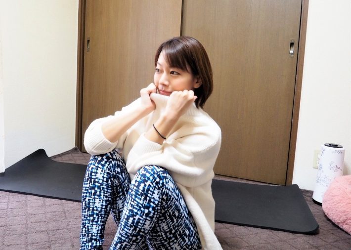 二重アゴ撃退ヨガポーズ、首・肩も軽くなる