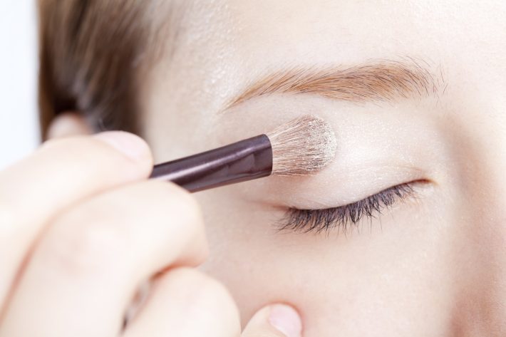 アイシャドウブラシのメリット・デメリット